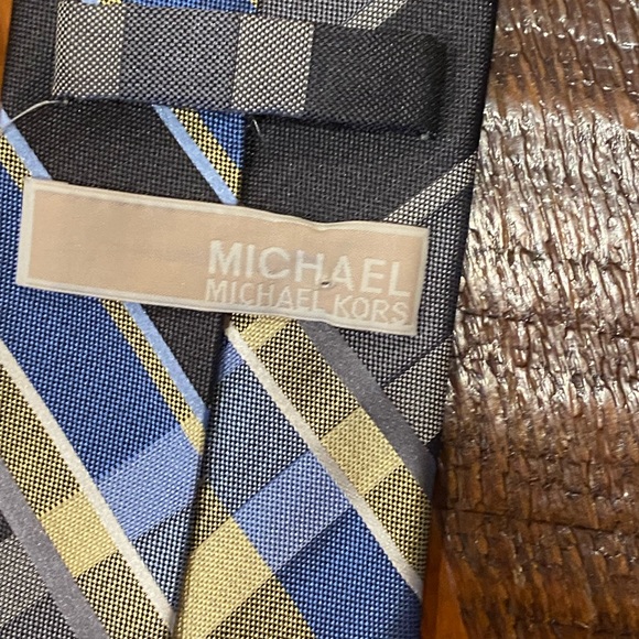 MICHAEL KORS men’s tie. Plaid 100% silk - Picture 5 of 7